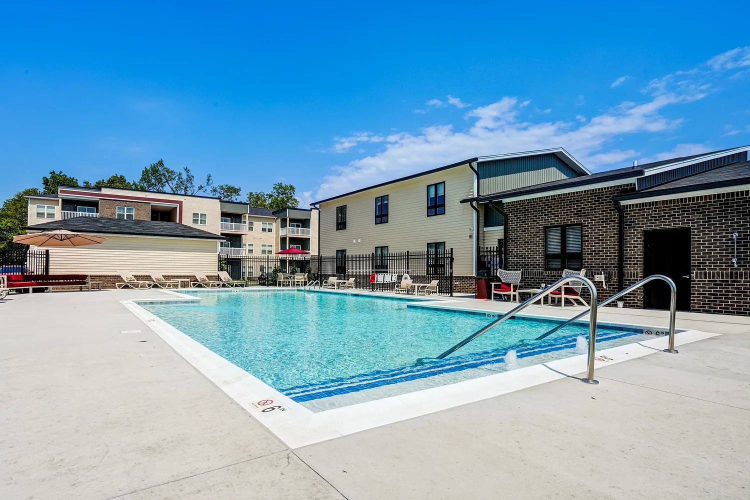 5604 Apartments — Photo 3
