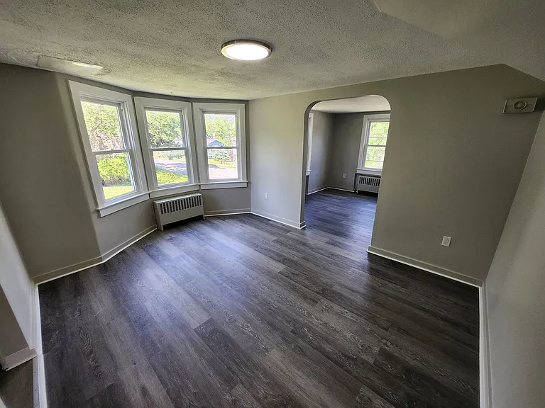 418 Main St — Photo 2