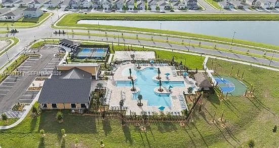 4 bed, 2.5 bath, $2,250 — Photo 3