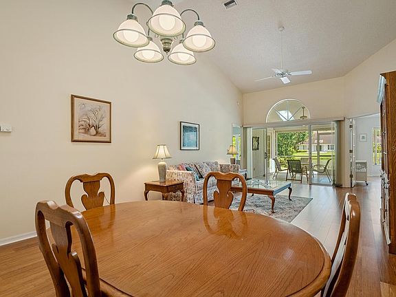 4th image of 3113 Lake Park Ln #16