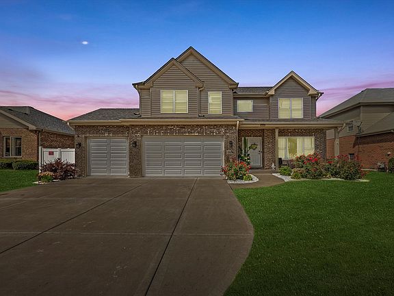 2nd image of 15856 Crimson Dr