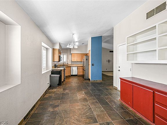 5th image of 301 Lander Dr