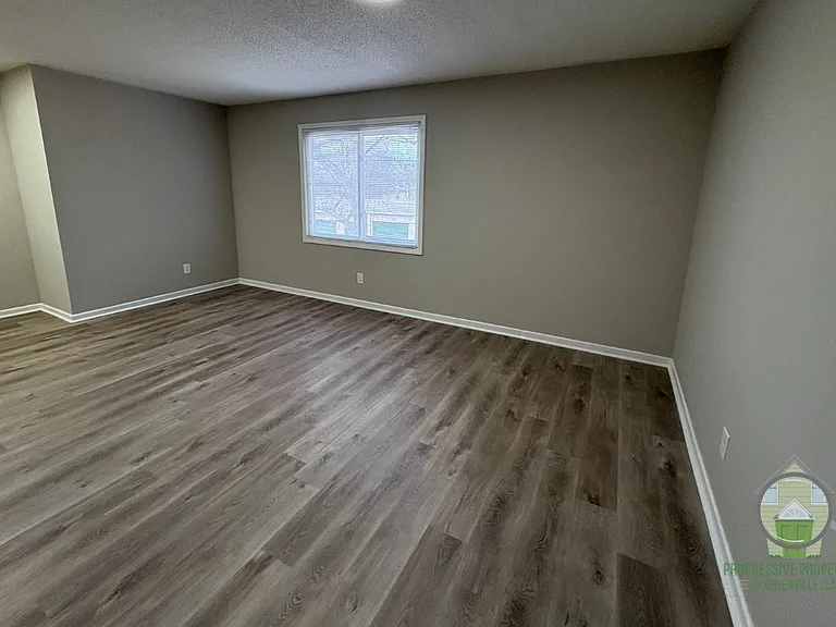 Maple Court Apartments — Photo 16