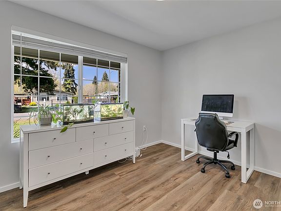 4th image of 12805 228th Avenue E