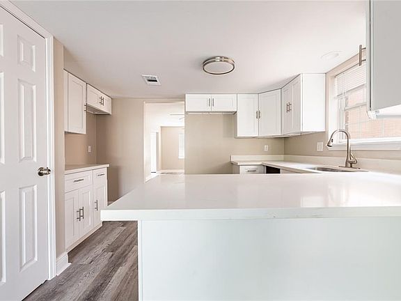 3rd image of 219-21 W Kenilworth St