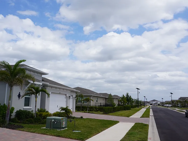 16027 Crofton Springs Way — Photo 3