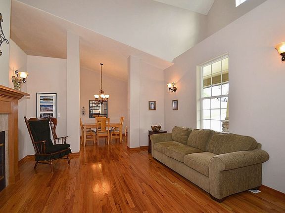 2nd image of 2708 S Man O War Ln