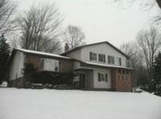 215 S Waterford Rd, Dalton, PA 18414