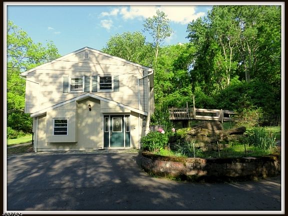 3rd image of 942 W End Dr