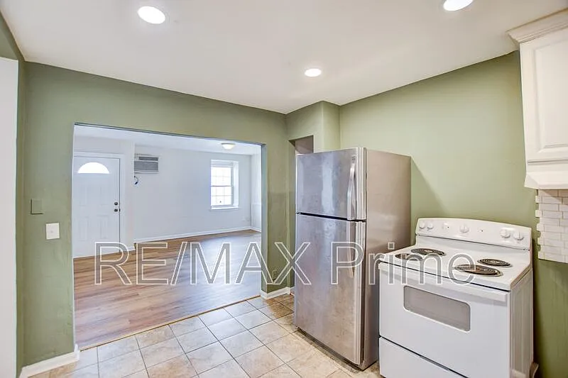 5 bed, 2.0 bath, $1,995 — Photo 3
