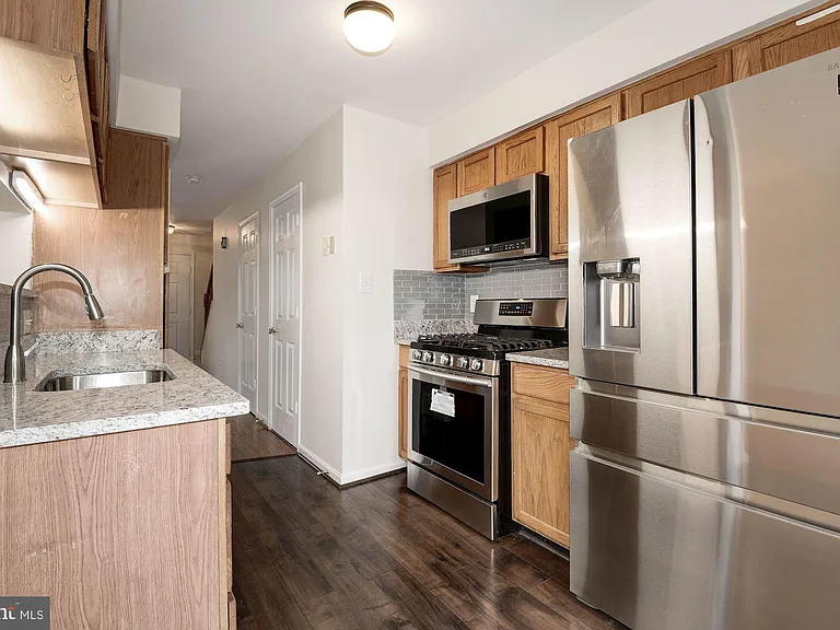 22037 Manning Sq — Photo 16
