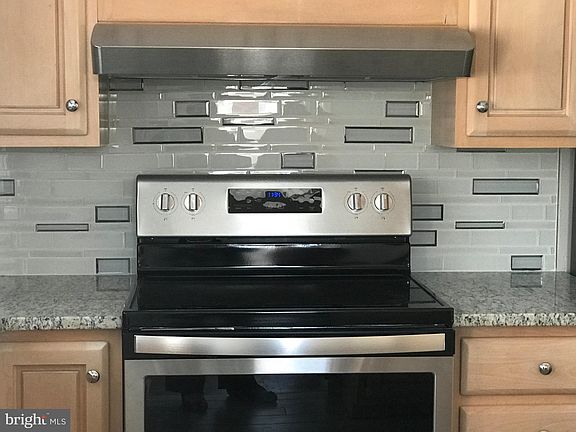 4th image of 12 Hood Dr