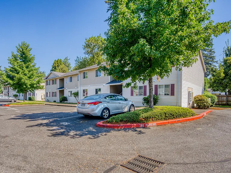 Windsor Manor Apartments — Photo 13
