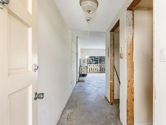 3rd image of 1200 N Shore Dr NE Unit 105