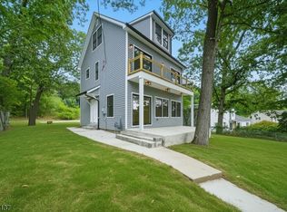 32 Alpine Dr, Lake Hopatcong, NJ 07849