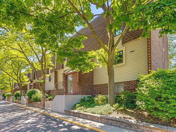 2nd image of 415 Elm St APT 6C