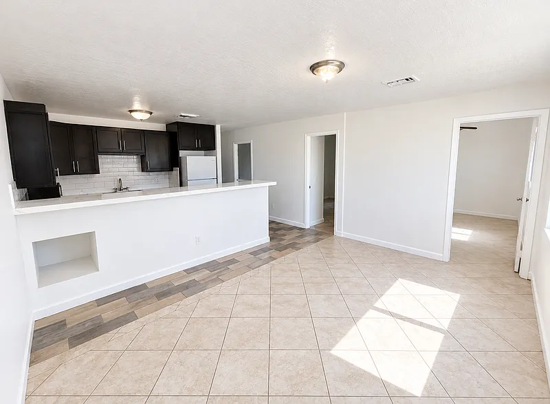 2 bed, 1.0 bath, 957 sqft, $1,200 — Photo 3