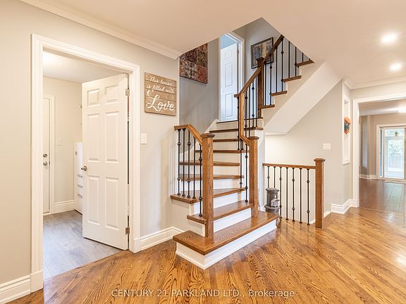 4th image of 18 Napier Ct