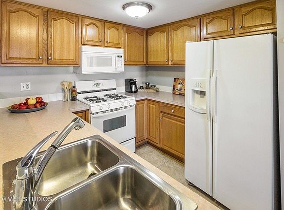 5th image of 1111 Burlington Ave Unit 308