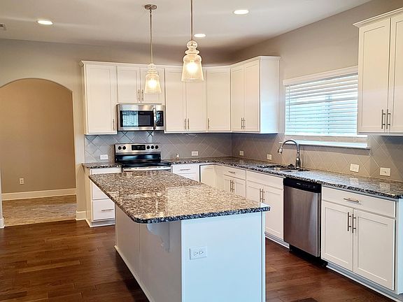 2nd image of 7052 Shelton Ln