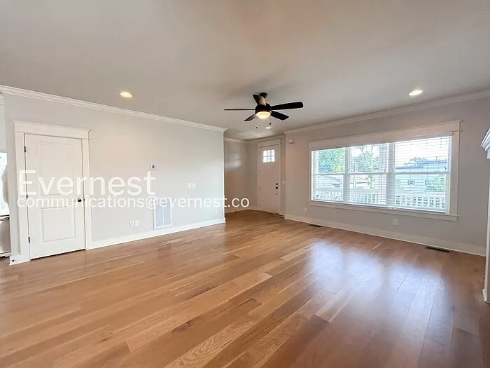 520 Moore Ave — Photo 10