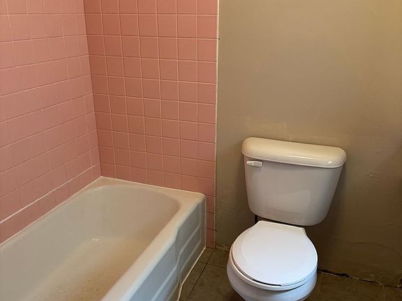 5th image of 116-118 W Chestnut St #4