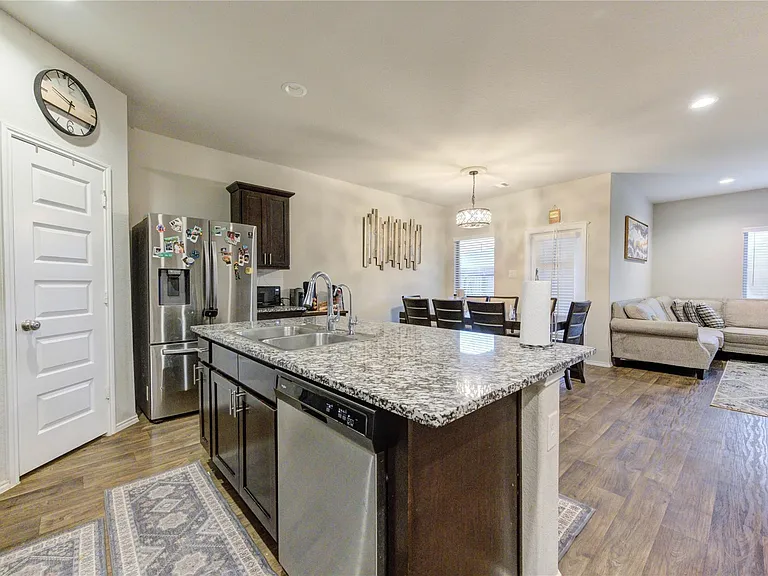 1615 Goose Island Ln — Photo 24