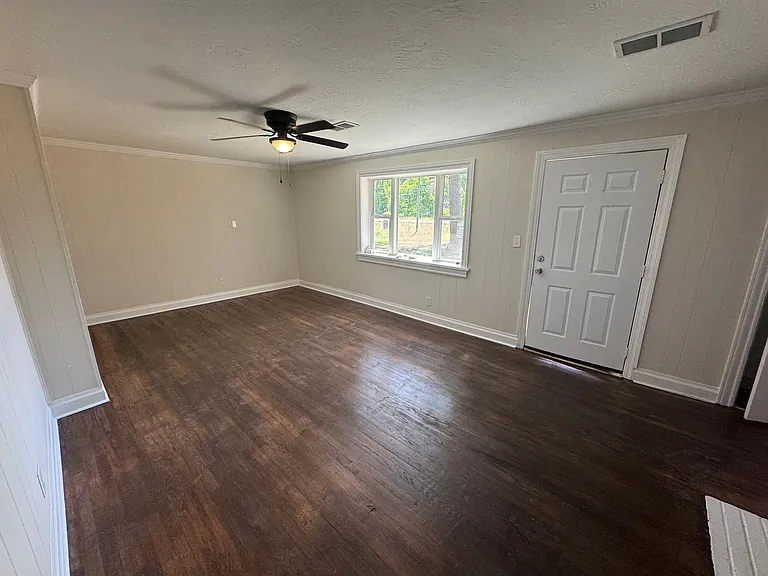 1586 Washington Rd — Photo 5