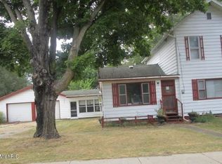 519 12th St, Three Rivers, MI 49093