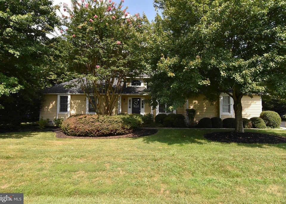 1st image of 127 Kings Creek Cir