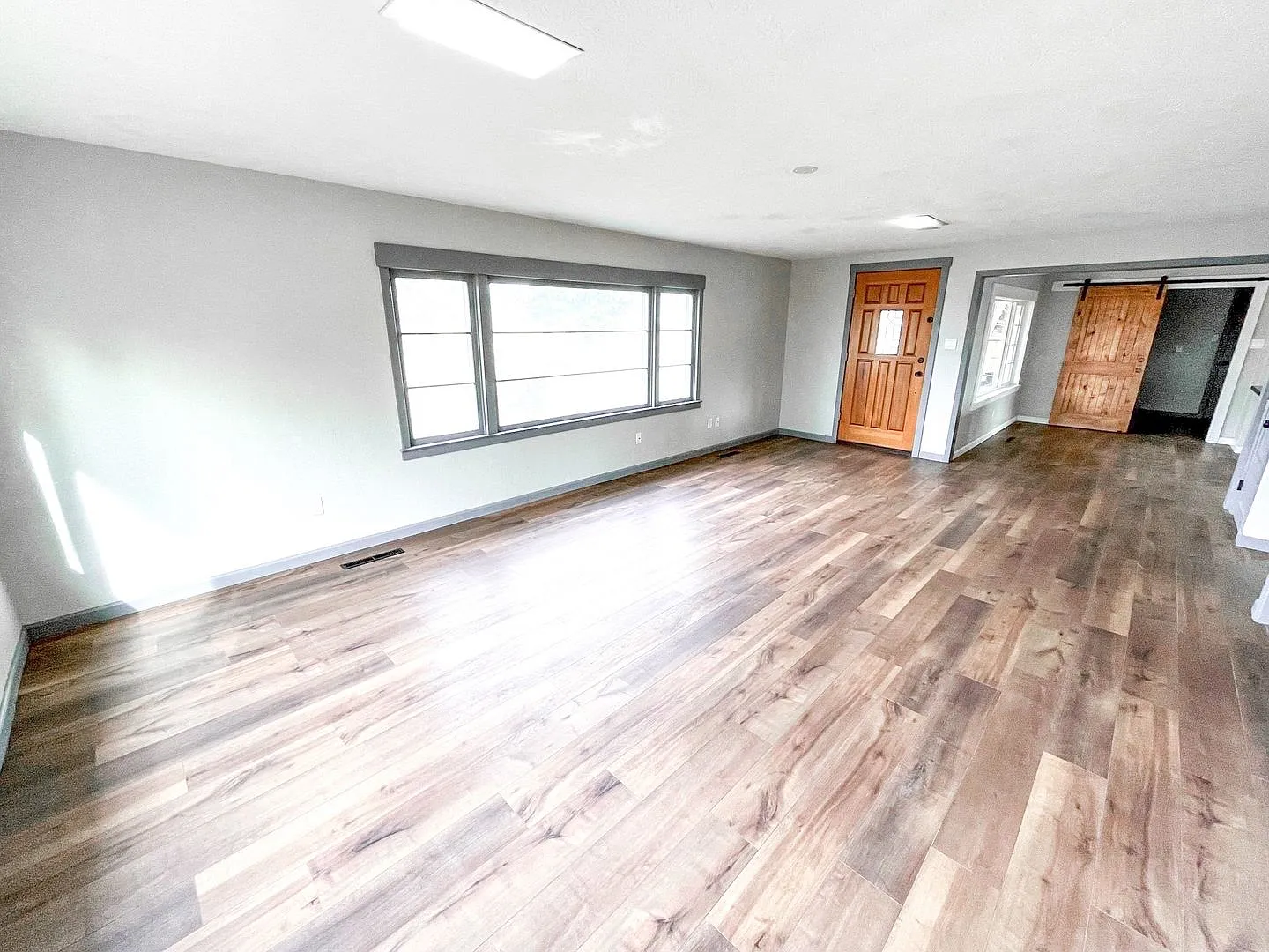3 Bed/1 Bath Single Level Home in SE Bend - Ferguson Road — Photo 3