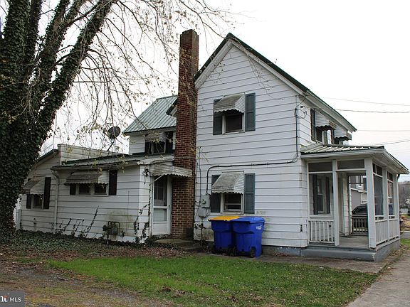 3rd image of 119 Mechanic St