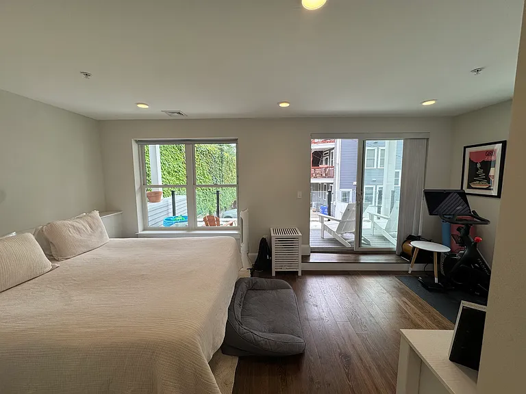 545 E 3rd St #1 — Photo 14