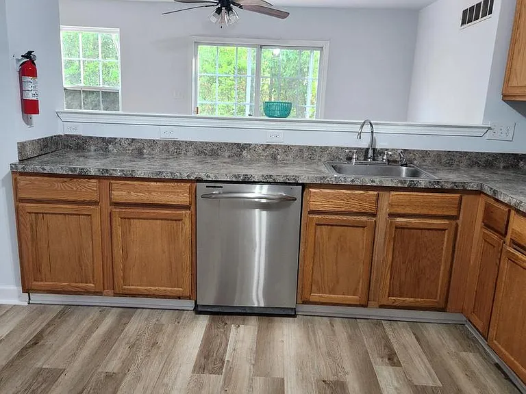 302 Hidden Dr — Photo 8
