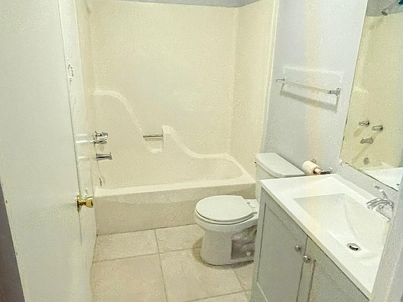 4th image of 10698 Hayne Blvd APT B