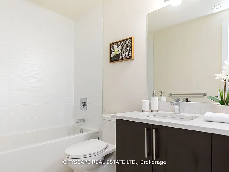 1084 Lansdowne Ave — Photo 12