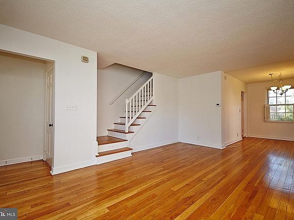 5th image of 3443 S Wakefield St
