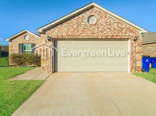 1611 Lanesboro Dr, Village, OK 73120