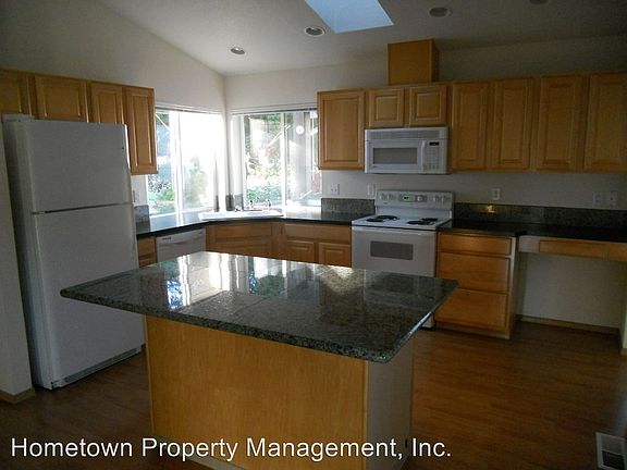 2nd image of 9107 Vancouver Dr NE