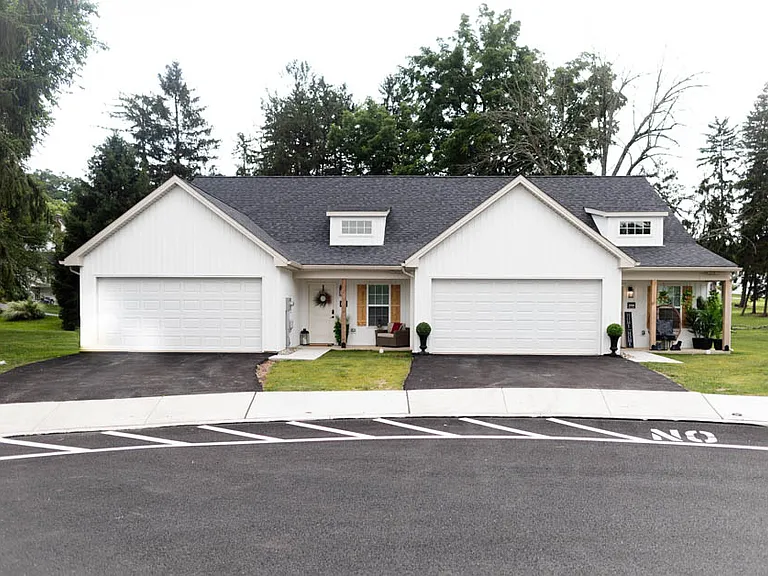 2572 Emma Ln — Photo 18