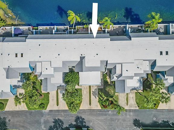 4th image of 1119 Ocean Dunes Circle