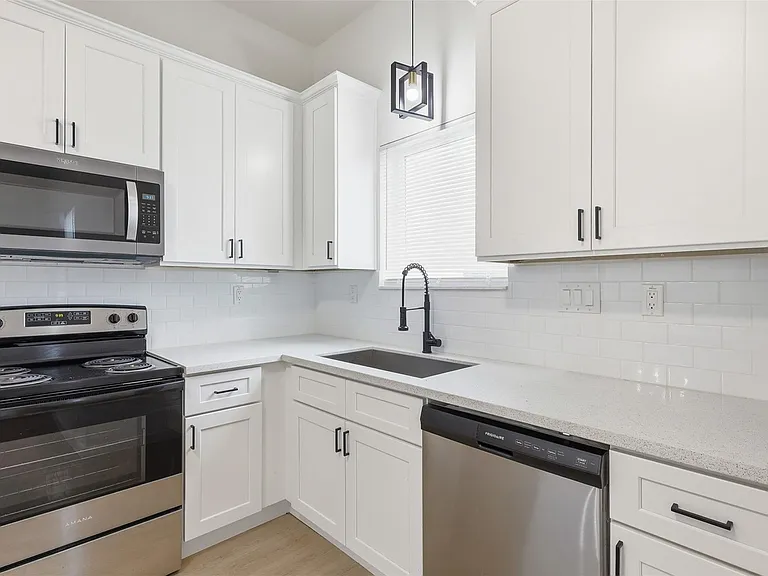 405 Clearwater St #A — Photo 8