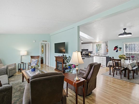 2nd image of 206 NW Lancer Ln