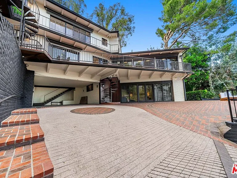 9305 Beverly Crest Dr — Photo 7