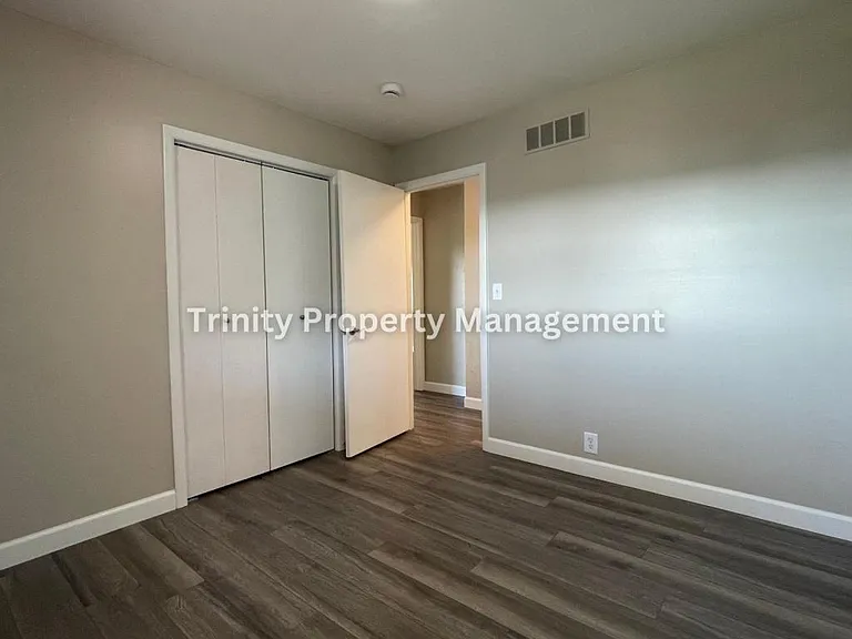 305 Michael St — Photo 9