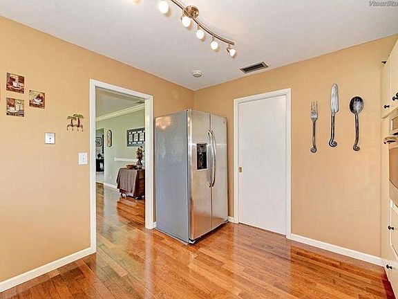 3rd image of 553 La Gorce Dr