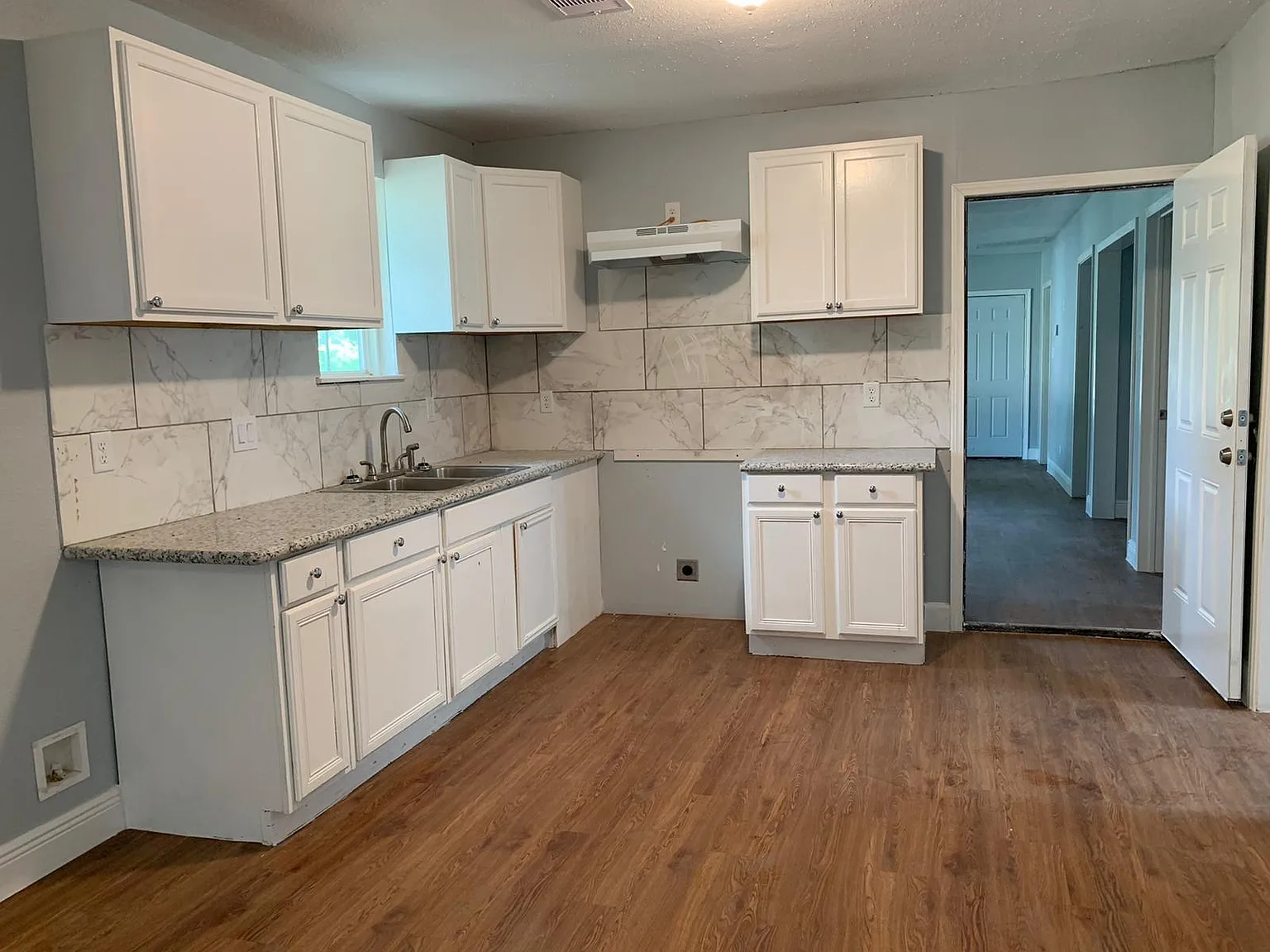 6 bed, 4.0 bath, 1224 sqft, $3,000 — Photo 3