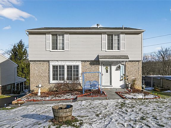3rd image of 1279 Armstrong Dr