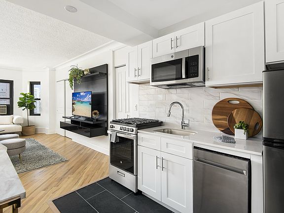 3rd image of 1440 N Lake Shore Dr #8P