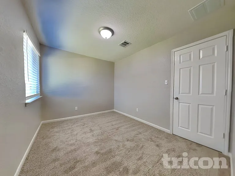 210 Teron Dr — Photo 10